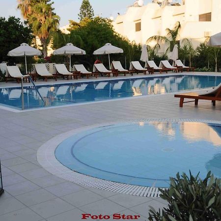 Frixos Suites Hotel Apartments Larnaca Exterior foto