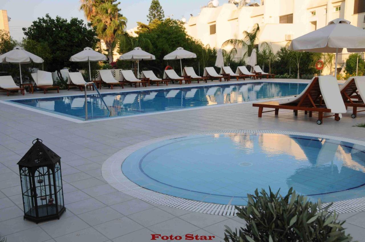 Frixos Suites Hotel Apartments Larnaca Exterior foto