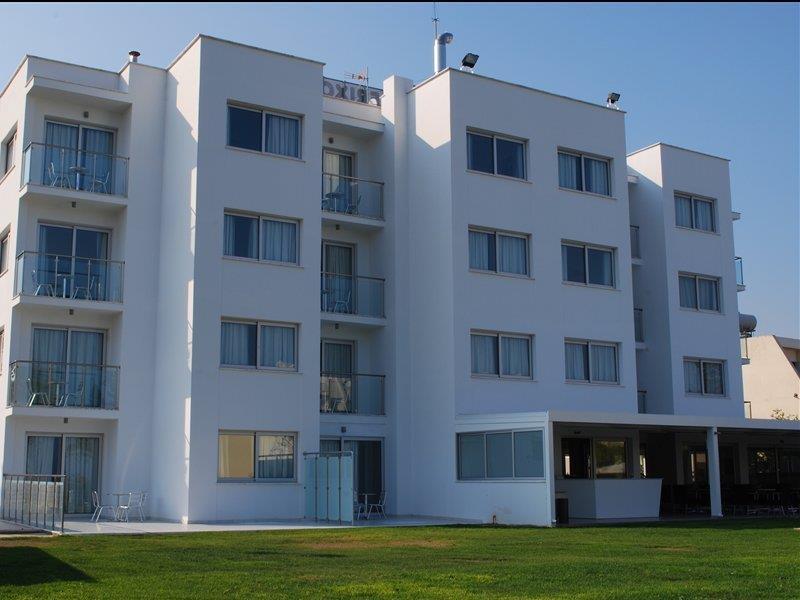 Frixos Suites Hotel Apartments Larnaca Exterior foto