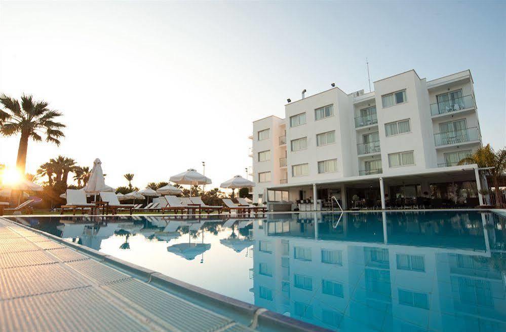 Frixos Suites Hotel Apartments Larnaca Exterior foto